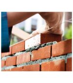 figura maschile incolla mattoncini uno sopra l'altro utilizzando webermix pratico extra