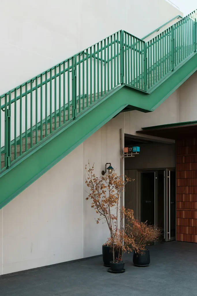 Ristrutturazione delle scale e dell'ingresso comune di un edificio condominiale