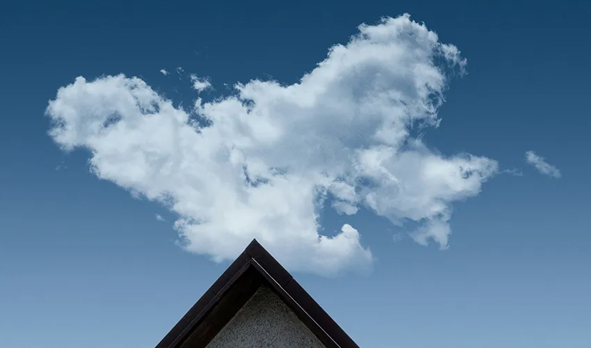nuvola sopra una casa per indicare la qualita dell aria